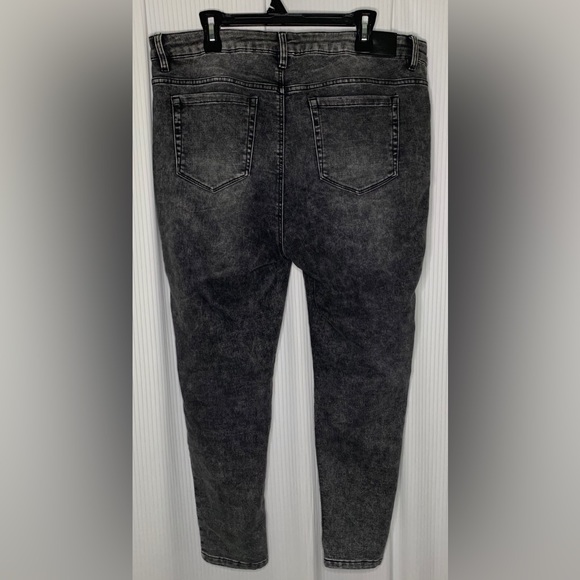 Frankie & Stella - Grey Wash High Rise Jeans - Size 18W - Picture 2 of 13